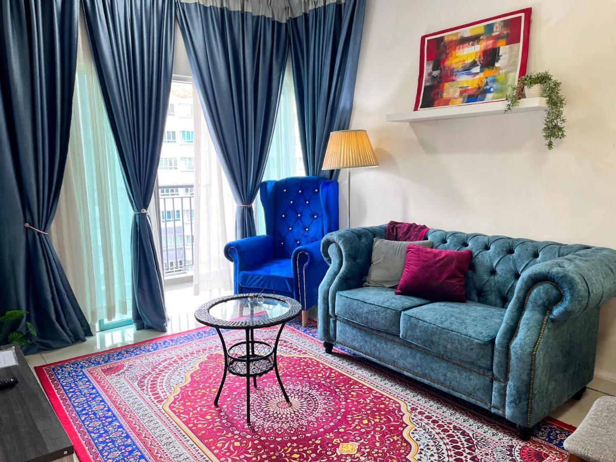 Casarozza Homestay, Southville Apartment *