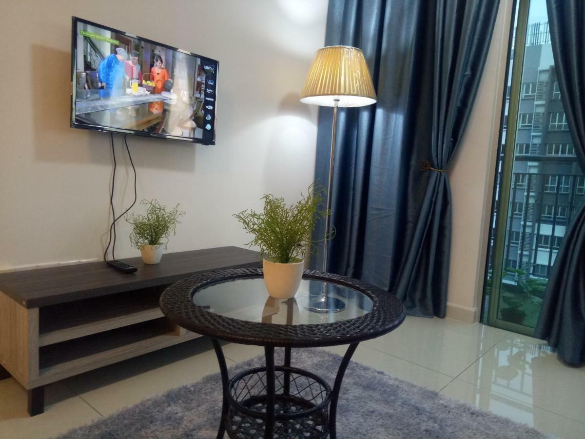 Casarozza Homestay, Southville Apartment *