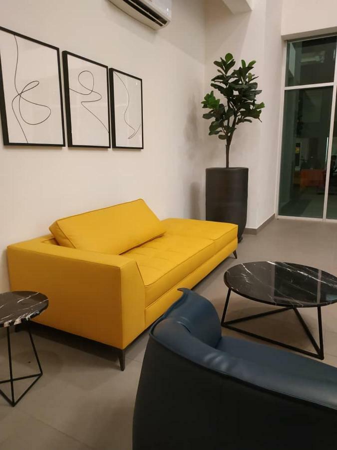 Casarozza Homestay, Southville Apartment *