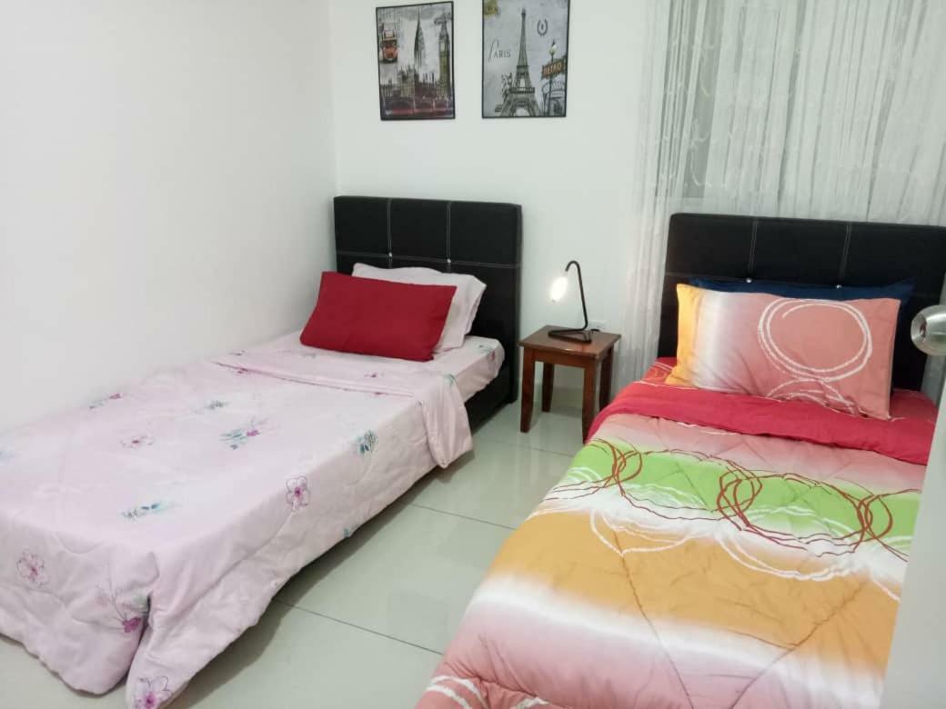 Casarozza Homestay, Southville Apartment *
