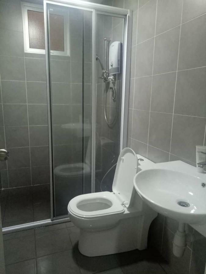Casarozza Homestay, Southville Apartment *